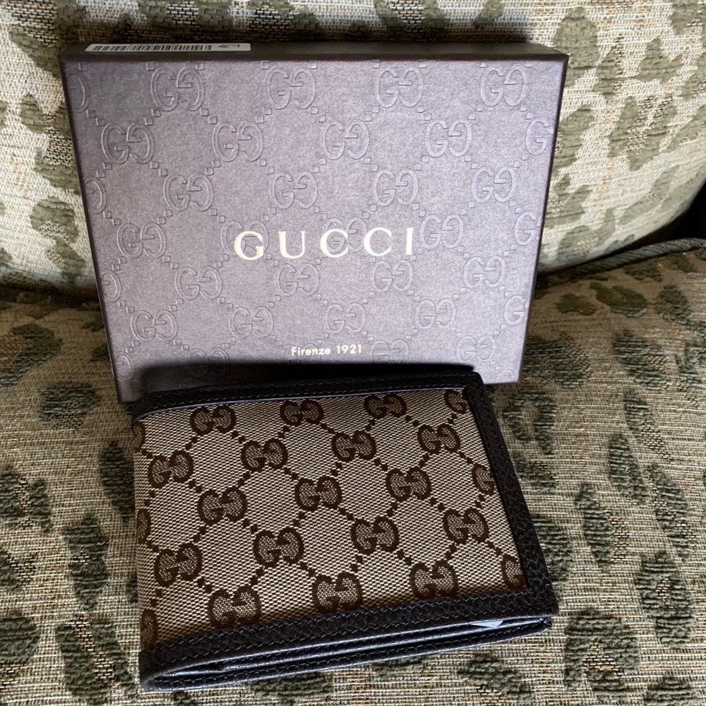 Men’s “GG” Gucci walllet